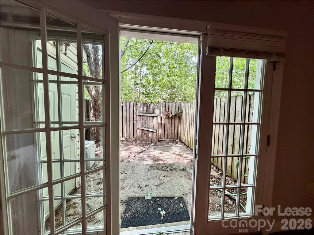 1207 Green Oaks Lane Charlotte NC 28205