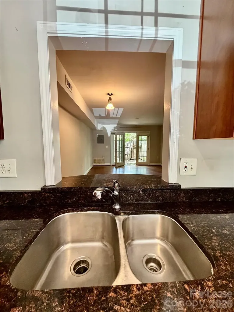 1207 Green Oaks Lane Charlotte NC 28205