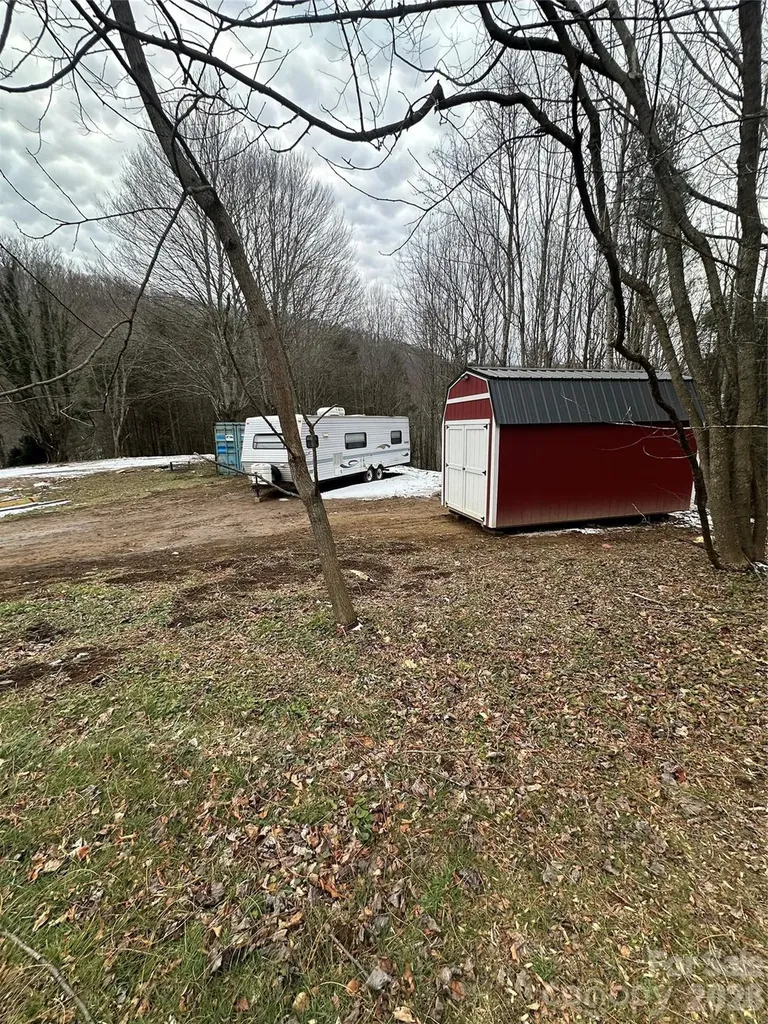 45 Windy Hollow Lane Newland NC 28657
