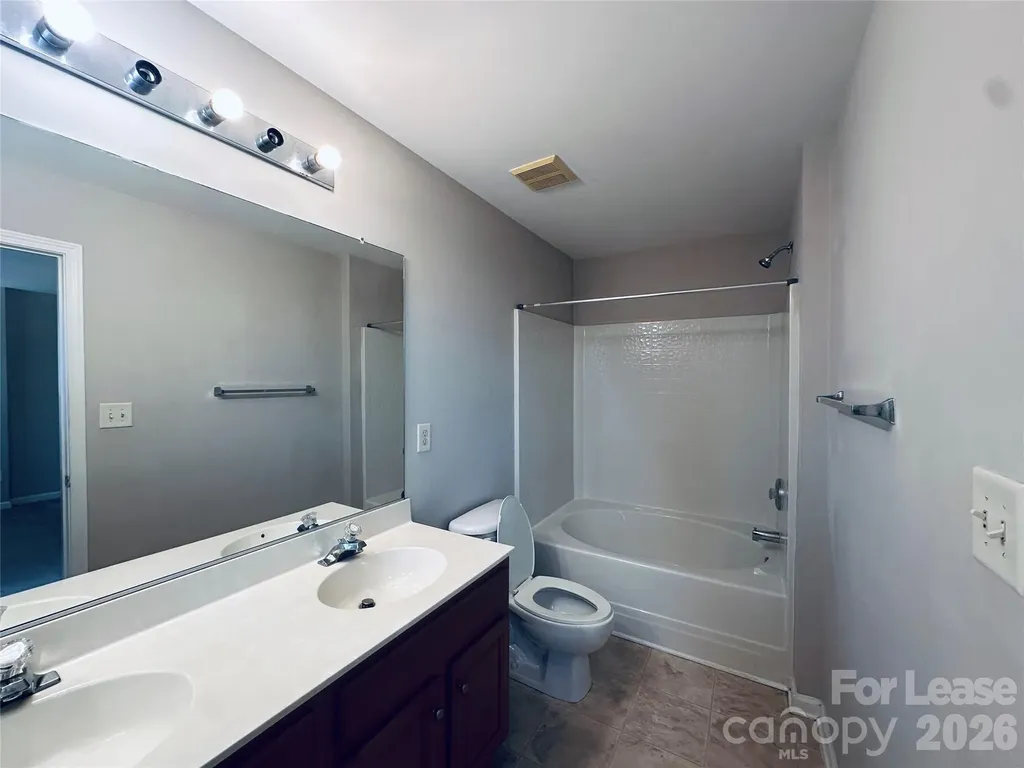 940 Tiger Lane Charlotte NC 28262