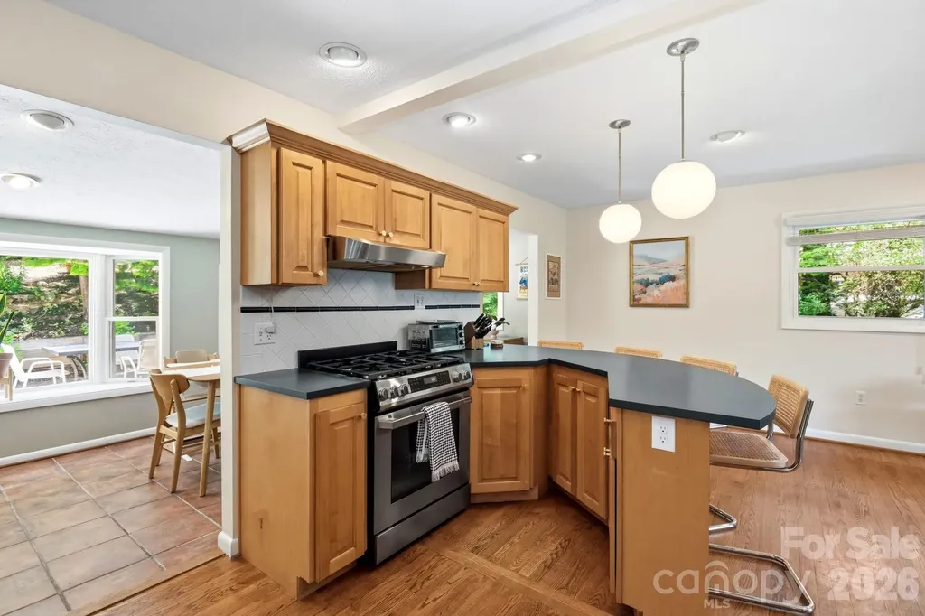 7 Woodbury Road Asheville NC 28804