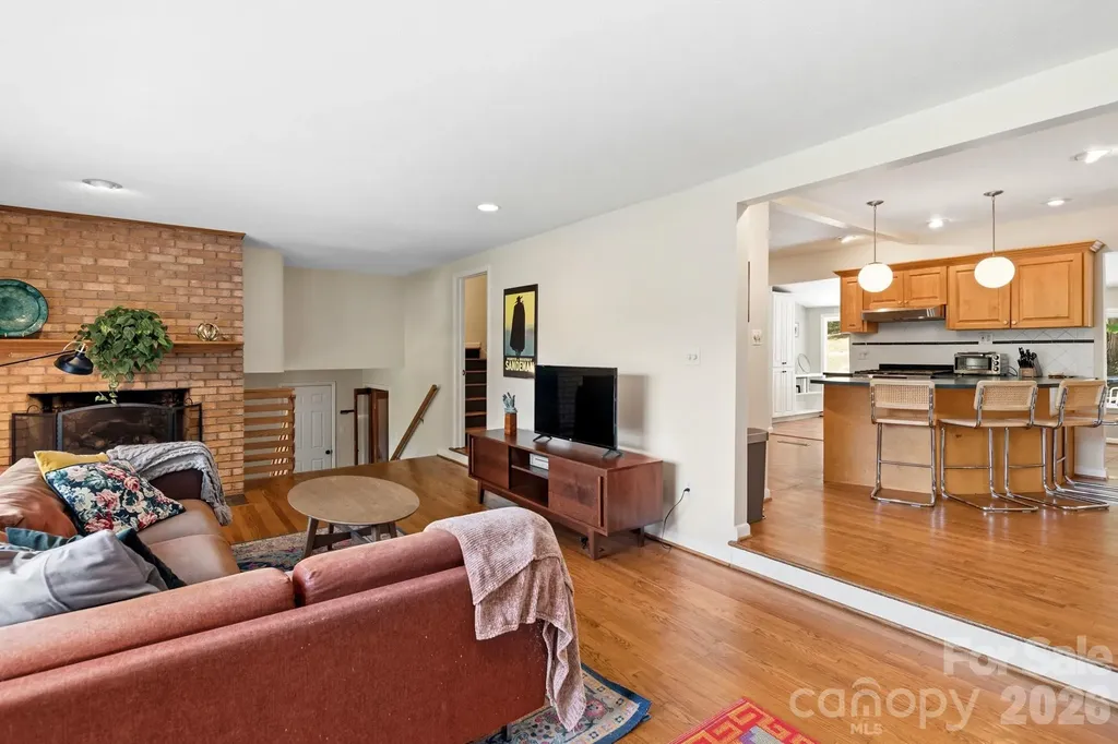 7 Woodbury Road Asheville NC 28804