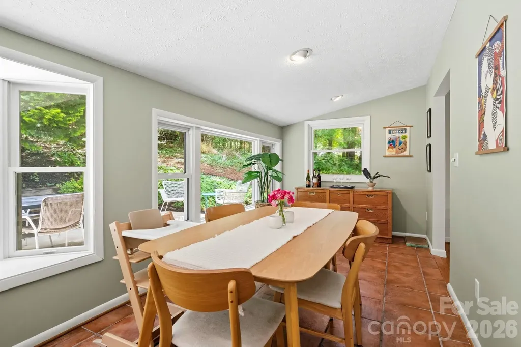 7 Woodbury Road Asheville NC 28804