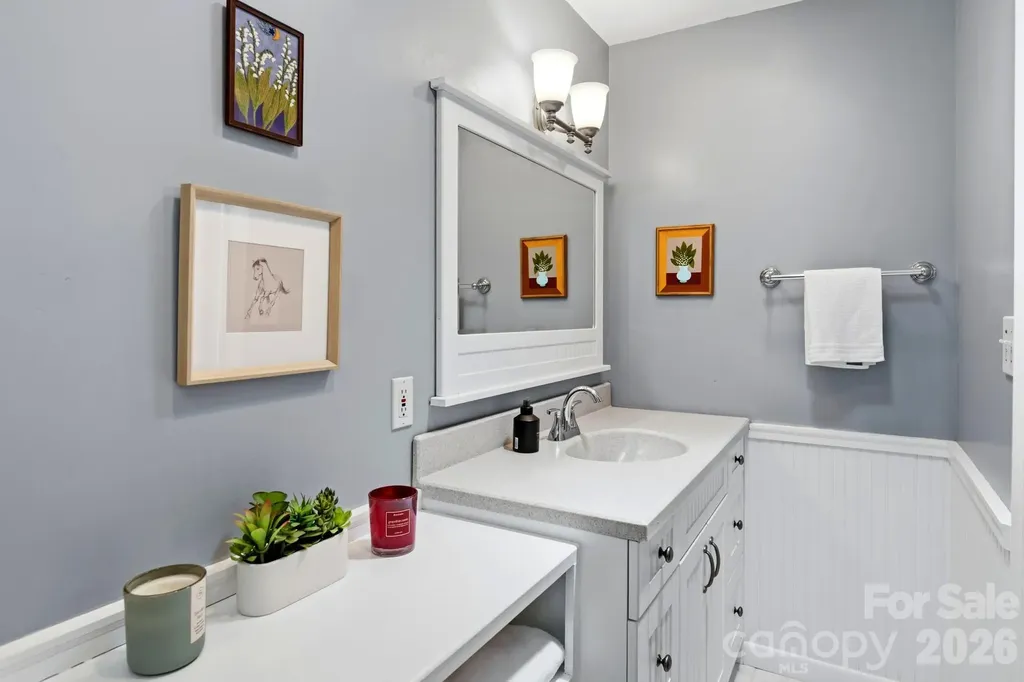 7 Woodbury Road Asheville NC 28804