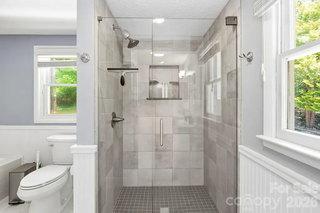 7 Woodbury Road Asheville NC 28804
