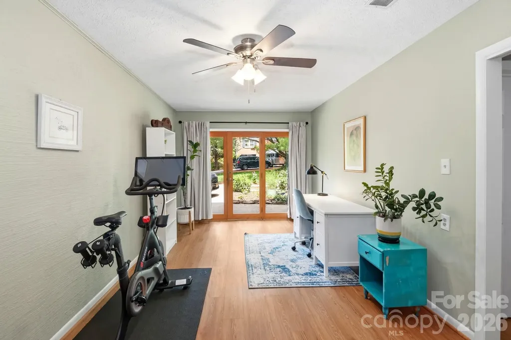 7 Woodbury Road Asheville NC 28804