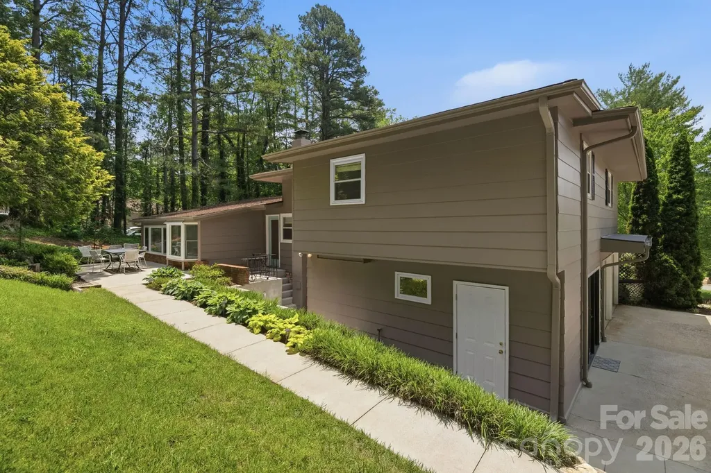 7 Woodbury Road Asheville NC 28804