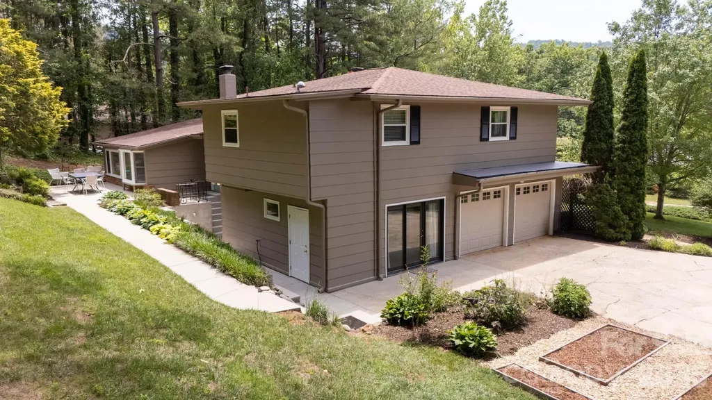 7 Woodbury Road Asheville NC 28804