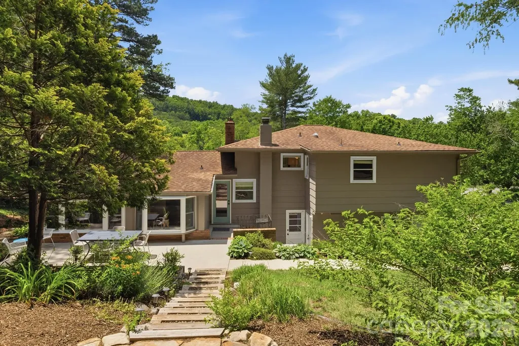 7 Woodbury Road Asheville NC 28804