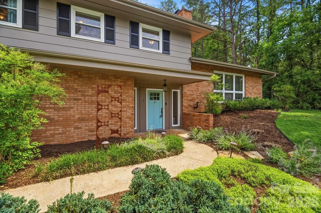 7 Woodbury Road Asheville NC 28804