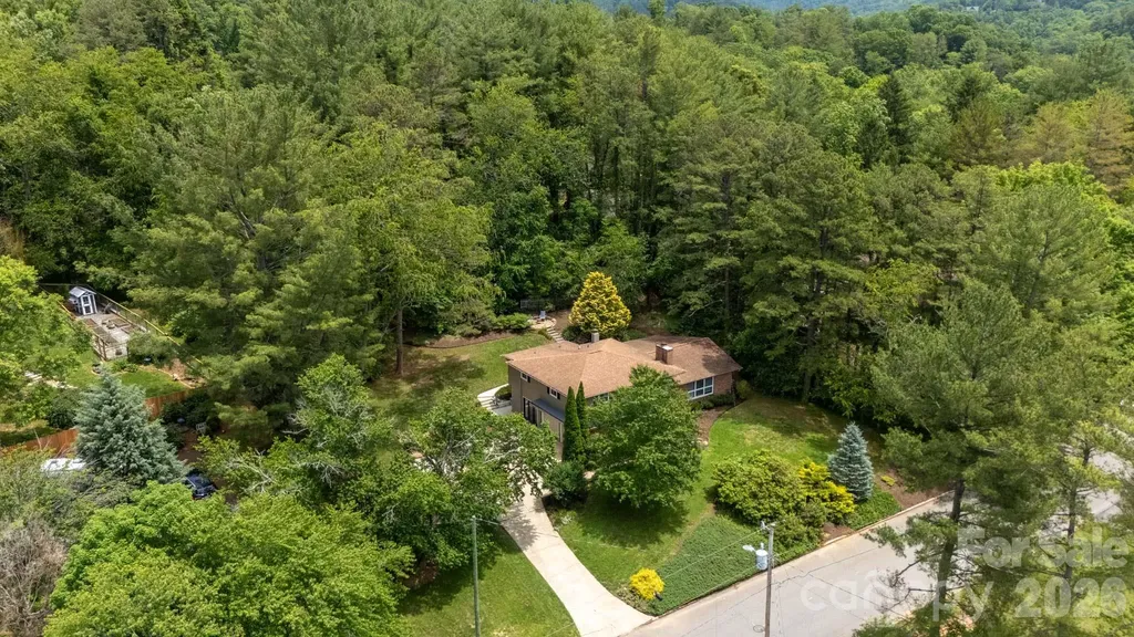7 Woodbury Road Asheville NC 28804