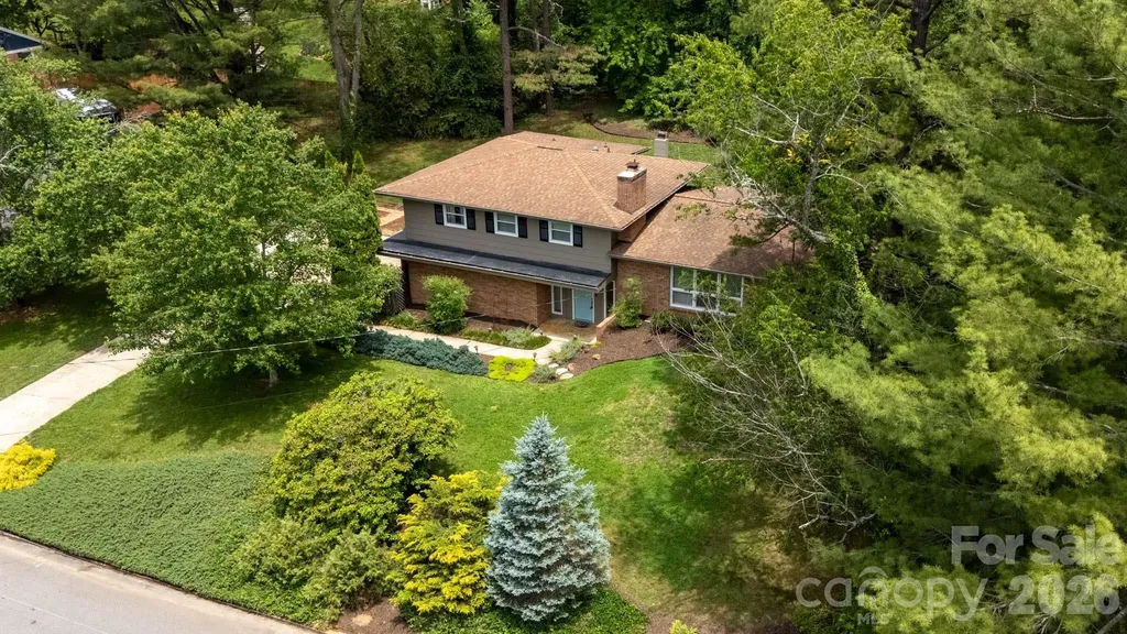 7 Woodbury Road Asheville NC 28804
