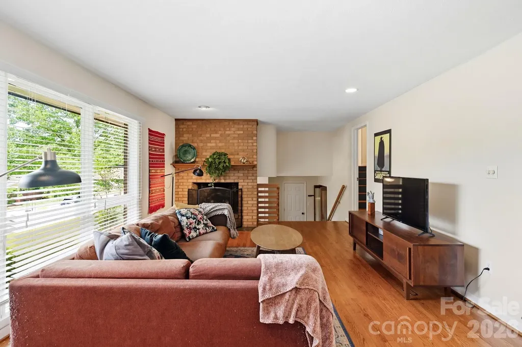 7 Woodbury Road Asheville NC 28804