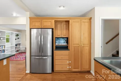 7 Woodbury Road Asheville NC 28804