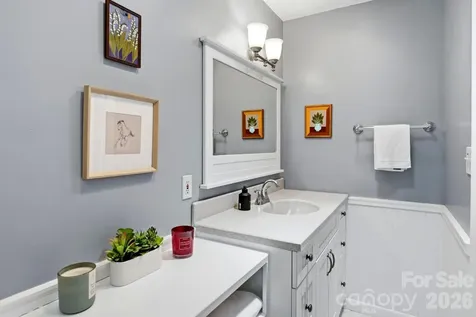 7 Woodbury Road Asheville NC 28804