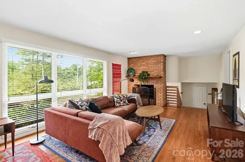 7 Woodbury Road Asheville NC 28804