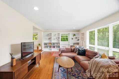 7 Woodbury Road Asheville NC 28804