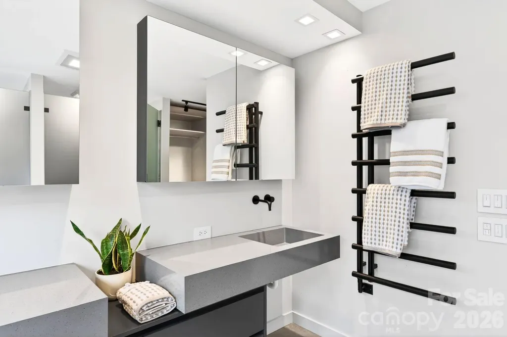 48 Woodvale Avenue Asheville NC 28804