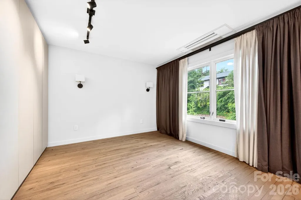 48 Woodvale Avenue Asheville NC 28804