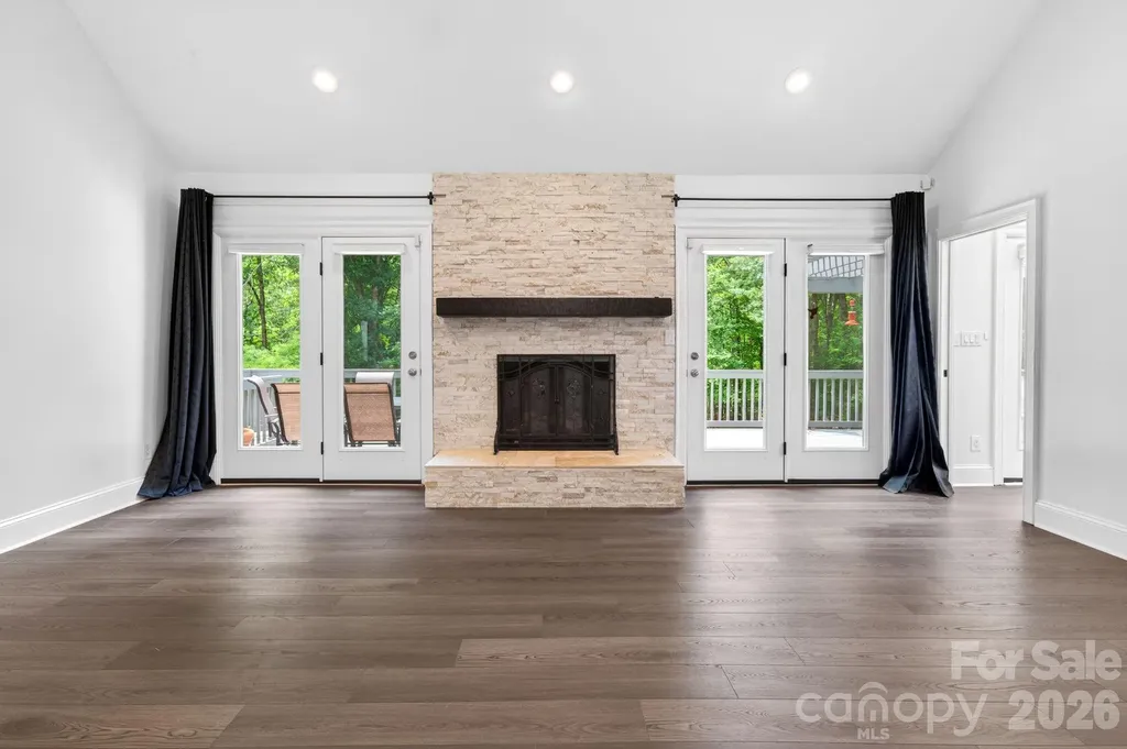 9131 N Pine Hill Lane Charlotte NC 28215