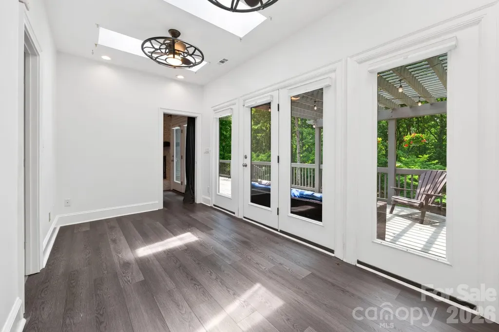 9131 N Pine Hill Lane Charlotte NC 28215