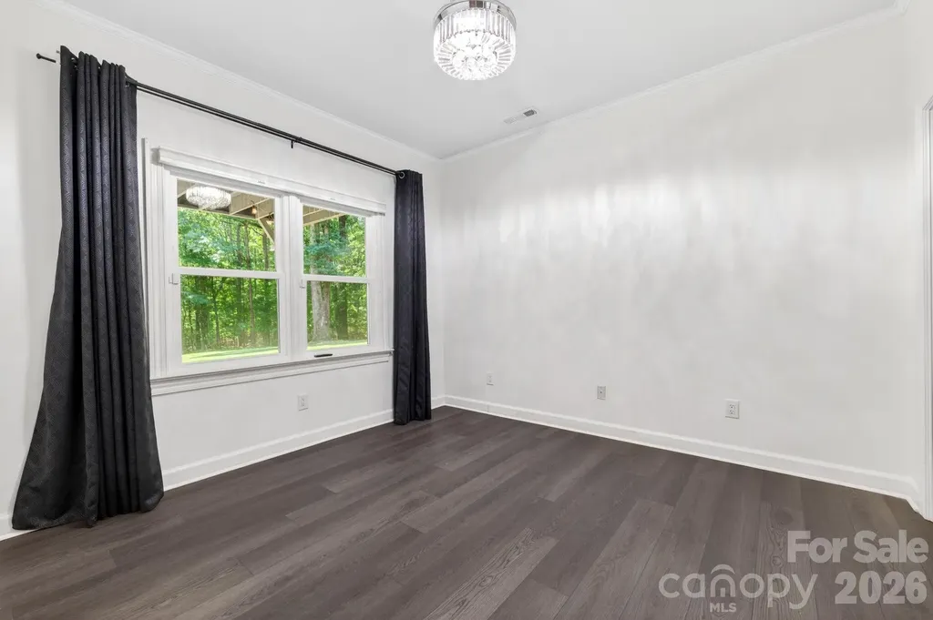 9131 N Pine Hill Lane Charlotte NC 28215