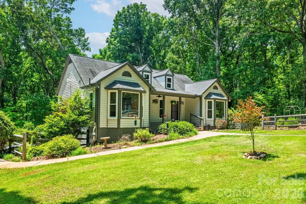 9131 N Pine Hill Lane Charlotte NC 28215