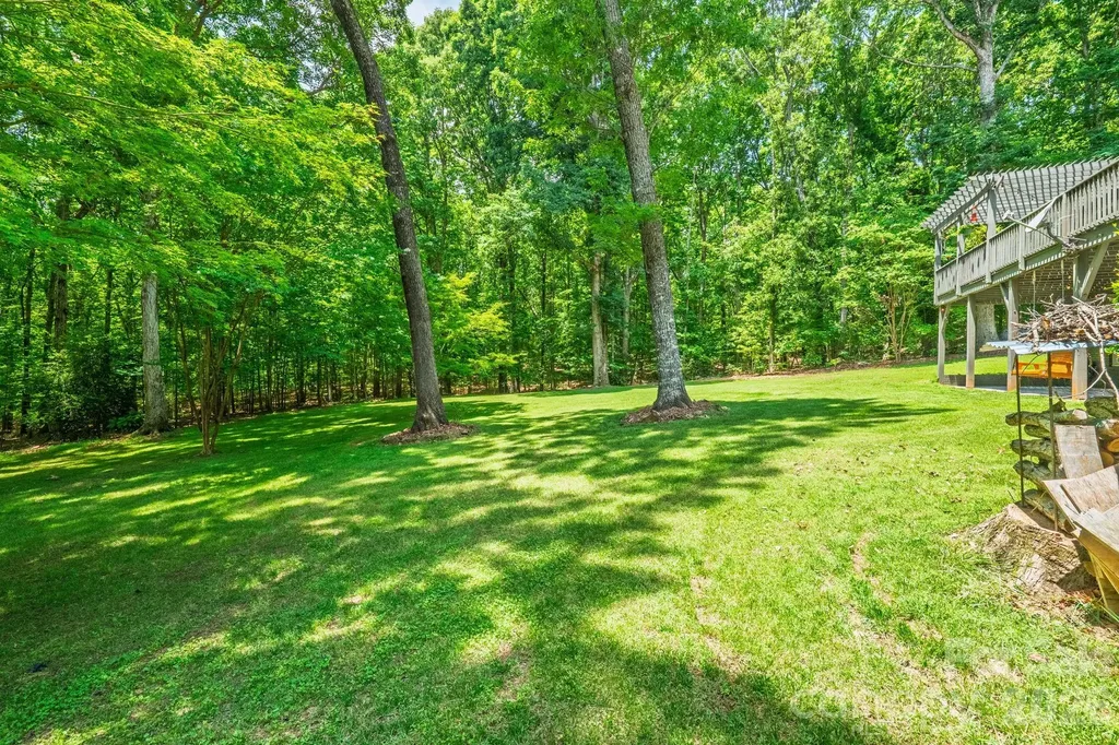 9131 N Pine Hill Lane Charlotte NC 28215