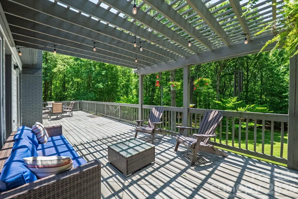 9131 N Pine Hill Lane Charlotte NC 28215