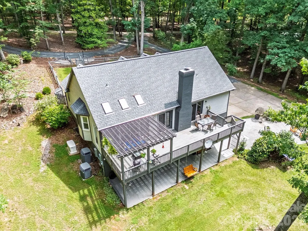 9131 N Pine Hill Lane Charlotte NC 28215
