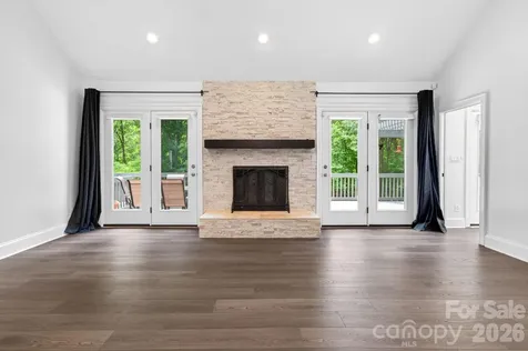 9131 N Pine Hill Lane Charlotte NC 28215
