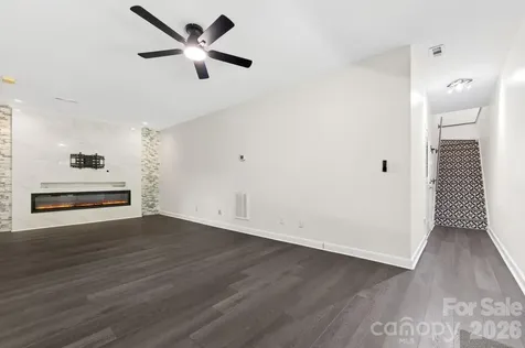 9131 N Pine Hill Lane Charlotte NC 28215