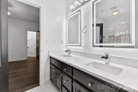 9131 N Pine Hill Lane Charlotte NC 28215