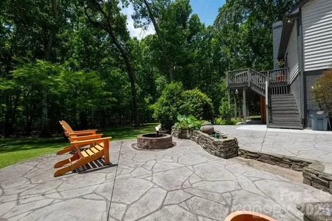 9131 N Pine Hill Lane Charlotte NC 28215