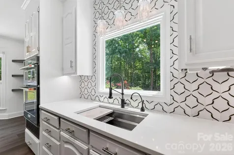9131 N Pine Hill Lane Charlotte NC 28215