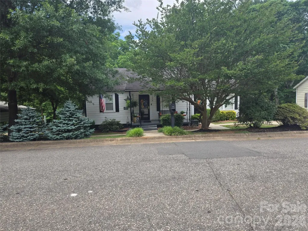156 S Caldwell Avenue Newton NC 28658