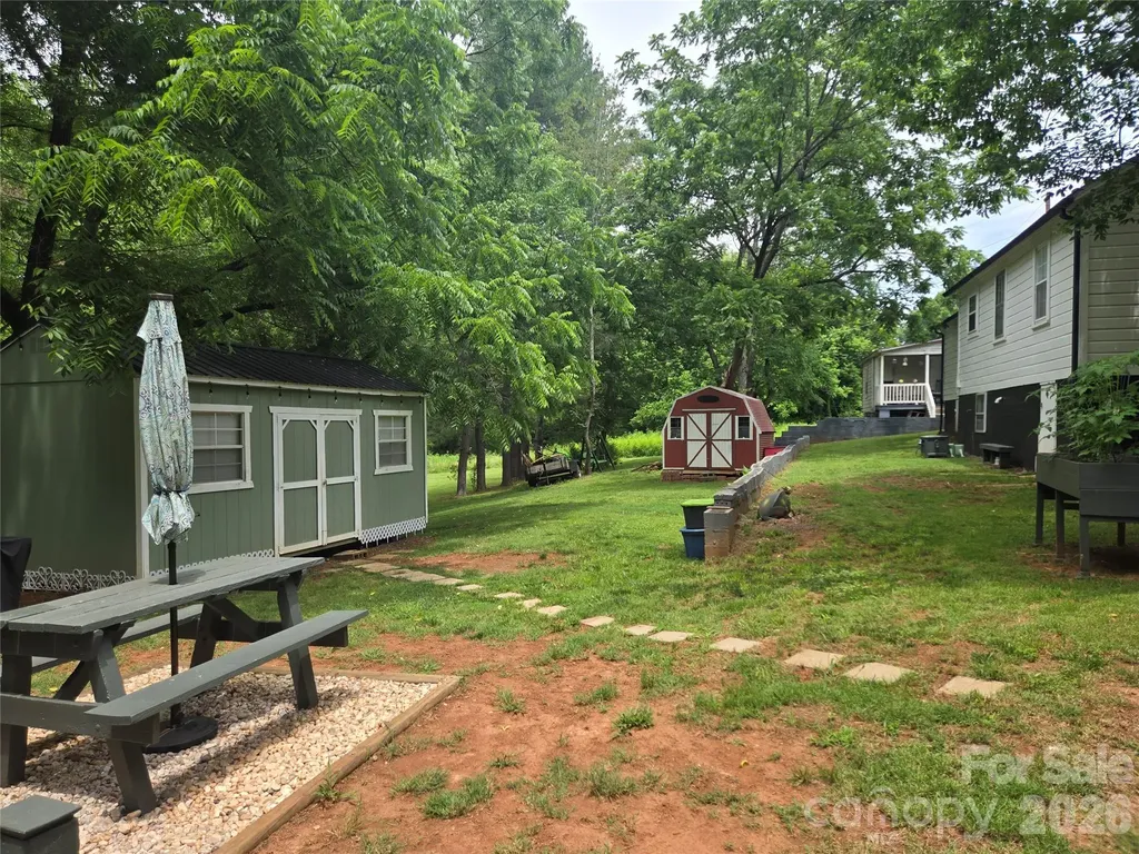 156 S Caldwell Avenue Newton NC 28658