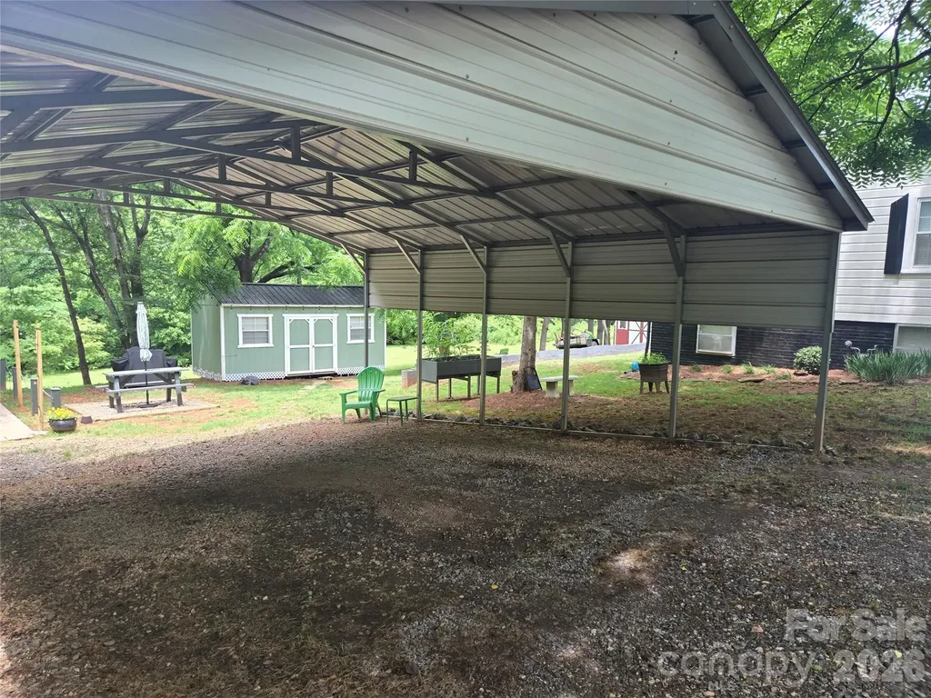 156 S Caldwell Avenue Newton NC 28658
