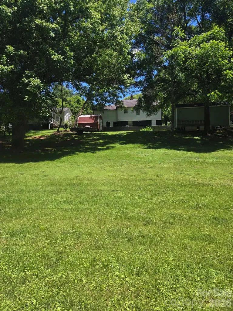 156 S Caldwell Avenue Newton NC 28658