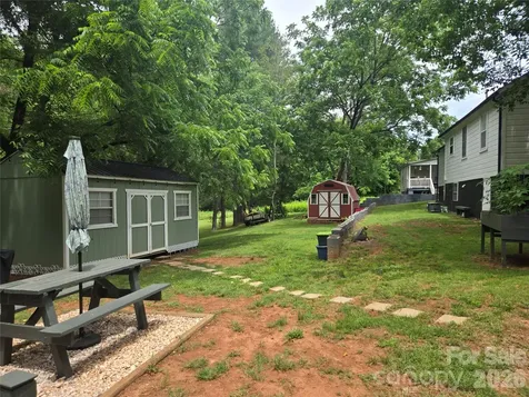 156 S Caldwell Avenue Newton NC 28658