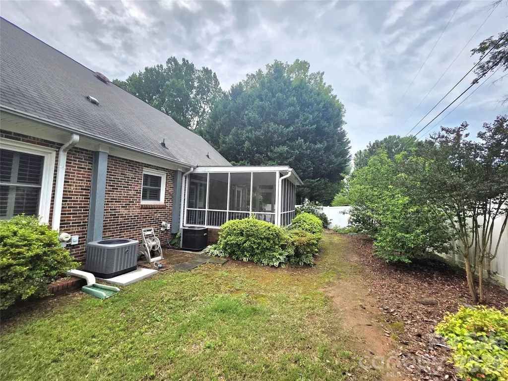 687 Carlton Drive Gastonia NC 28054