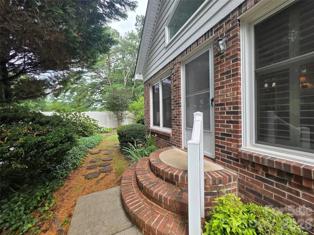 687 Carlton Drive Gastonia NC 28054
