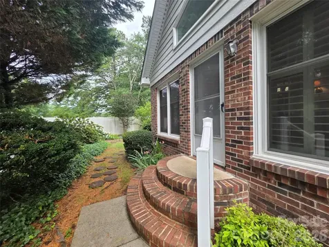 687 A Carlton Drive Gastonia NC 28054