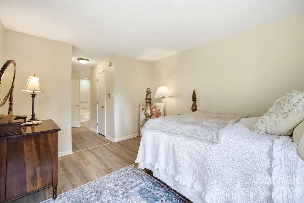 2500 Stradbrook Drive Charlotte NC 28210