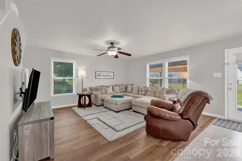 211 Wolf Creek Lane Statesville NC 28625