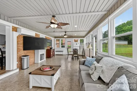 1172 Rainbow Circle Catawba SC 29704