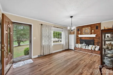 1172 Rainbow Circle Catawba SC 29704