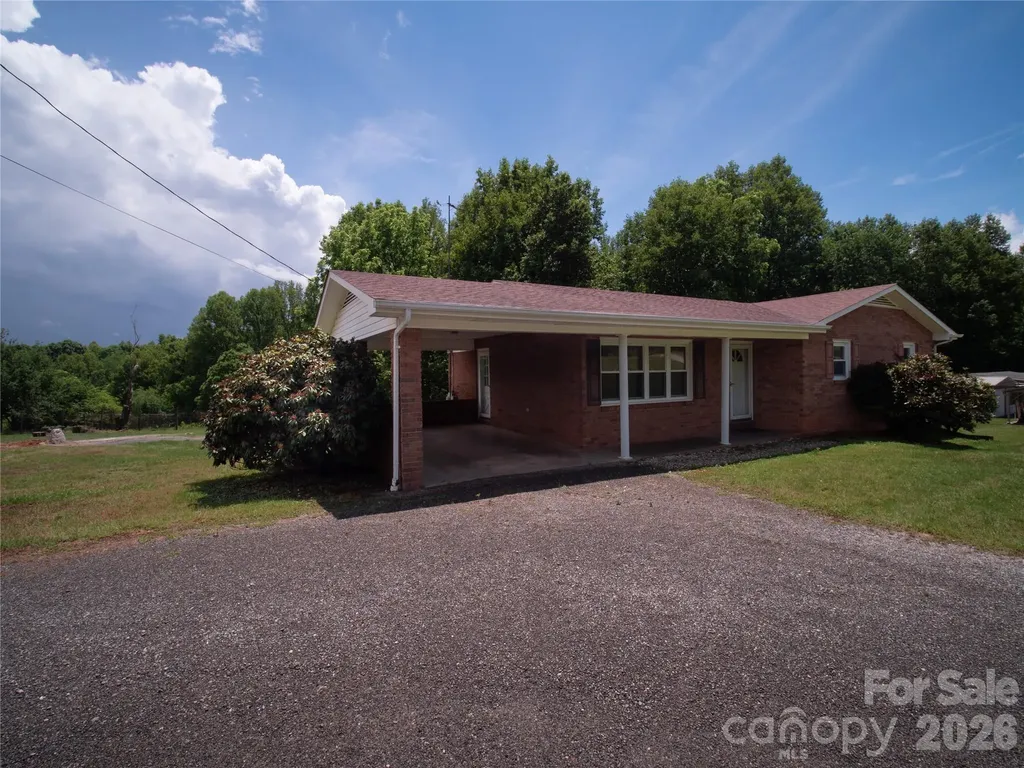 8186 Old Nc Highway 60 Roaring River NC 28697