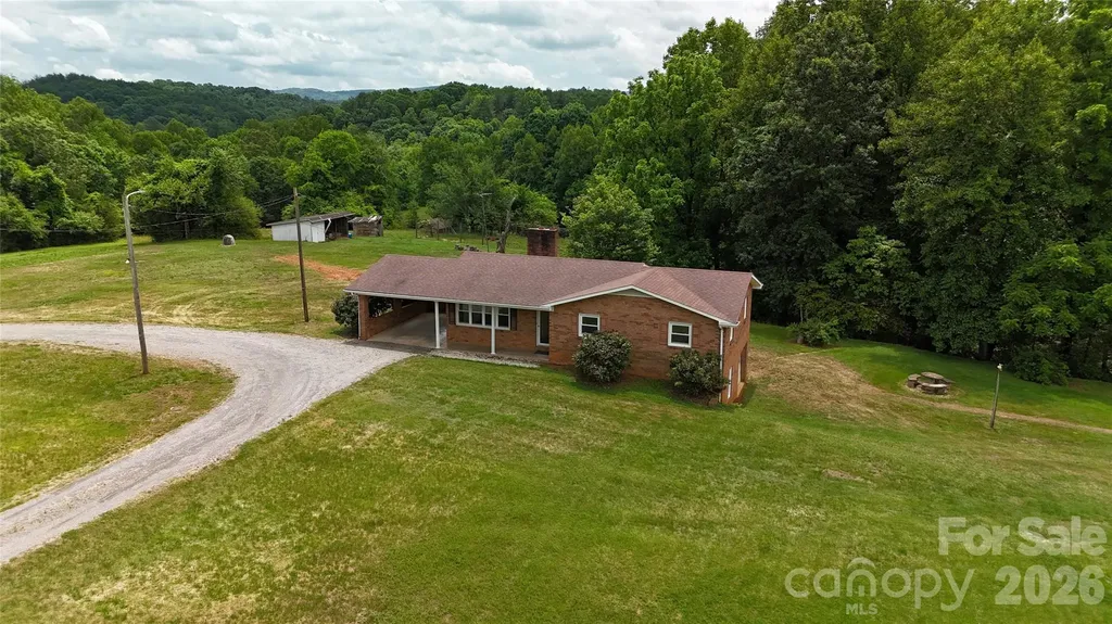 8186 Old Nc Highway 60 Roaring River NC 28697