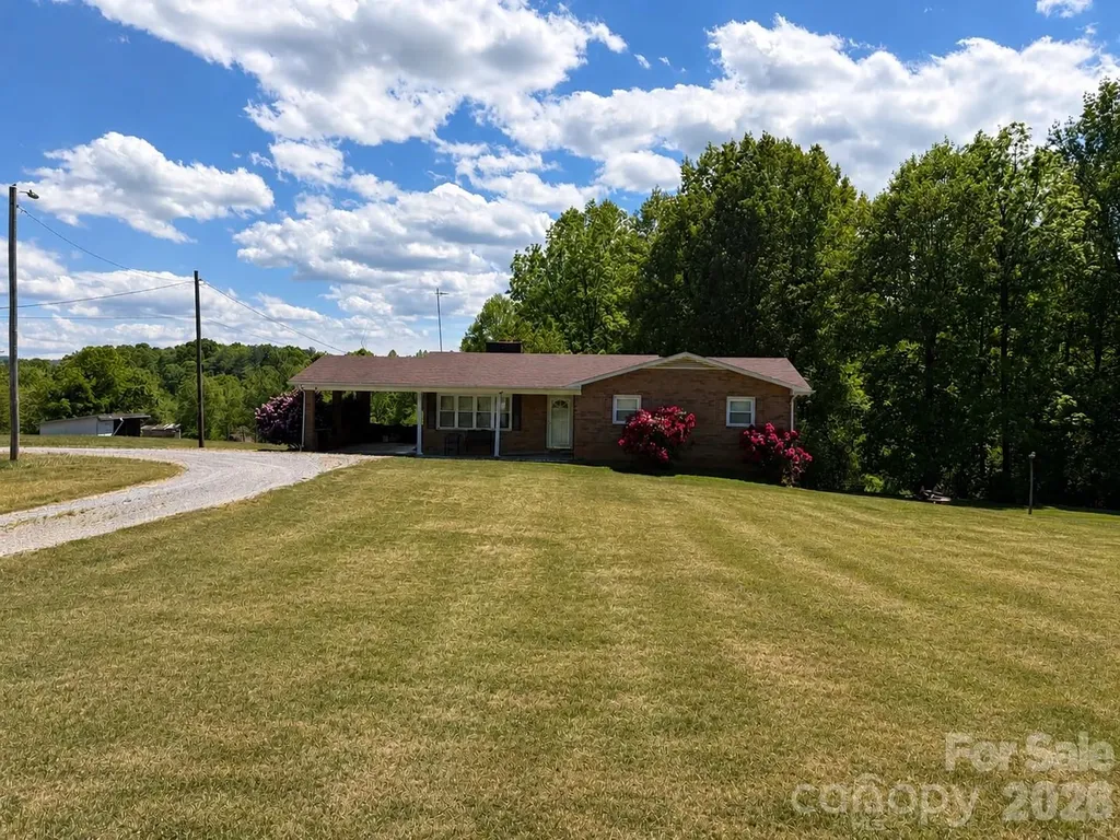 8186 Old Nc Highway 60 Roaring River NC 28697